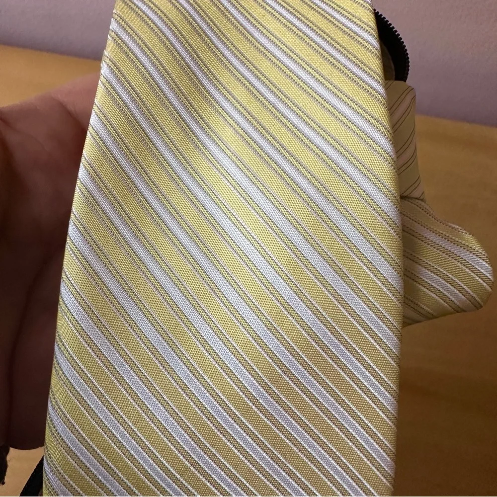 Boy’s Calvin Klein Yellow Striped Zipper 100% Silk Tie